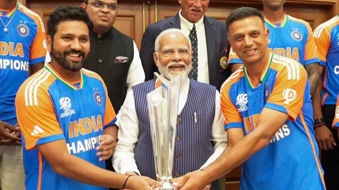 pm-modi-with-rohit-sharma-and-rahul-dravid-094022380-16x9_0